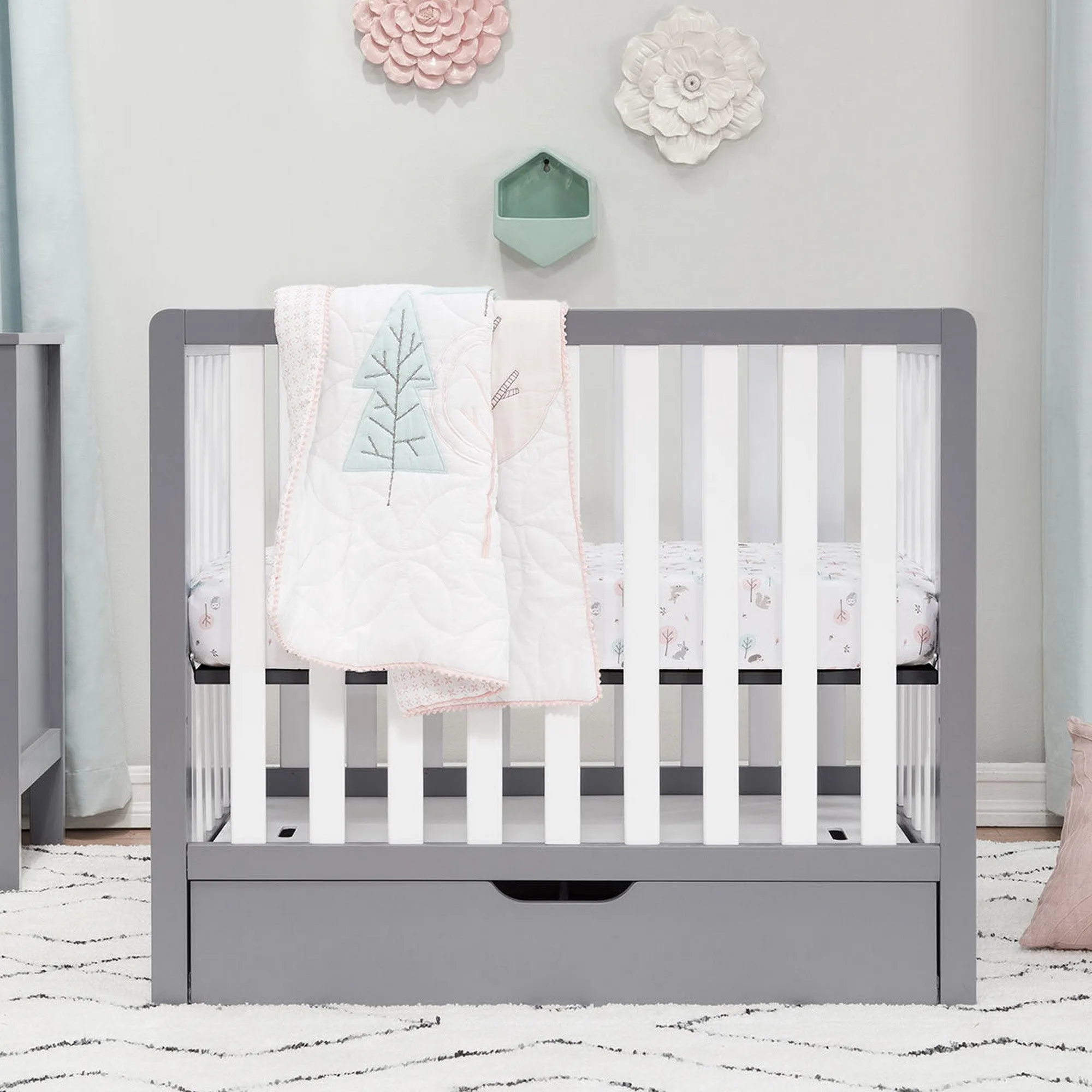 CARTERS by DAVINCI Colby 4-in-1 Convertible Mini Crib with Trundle