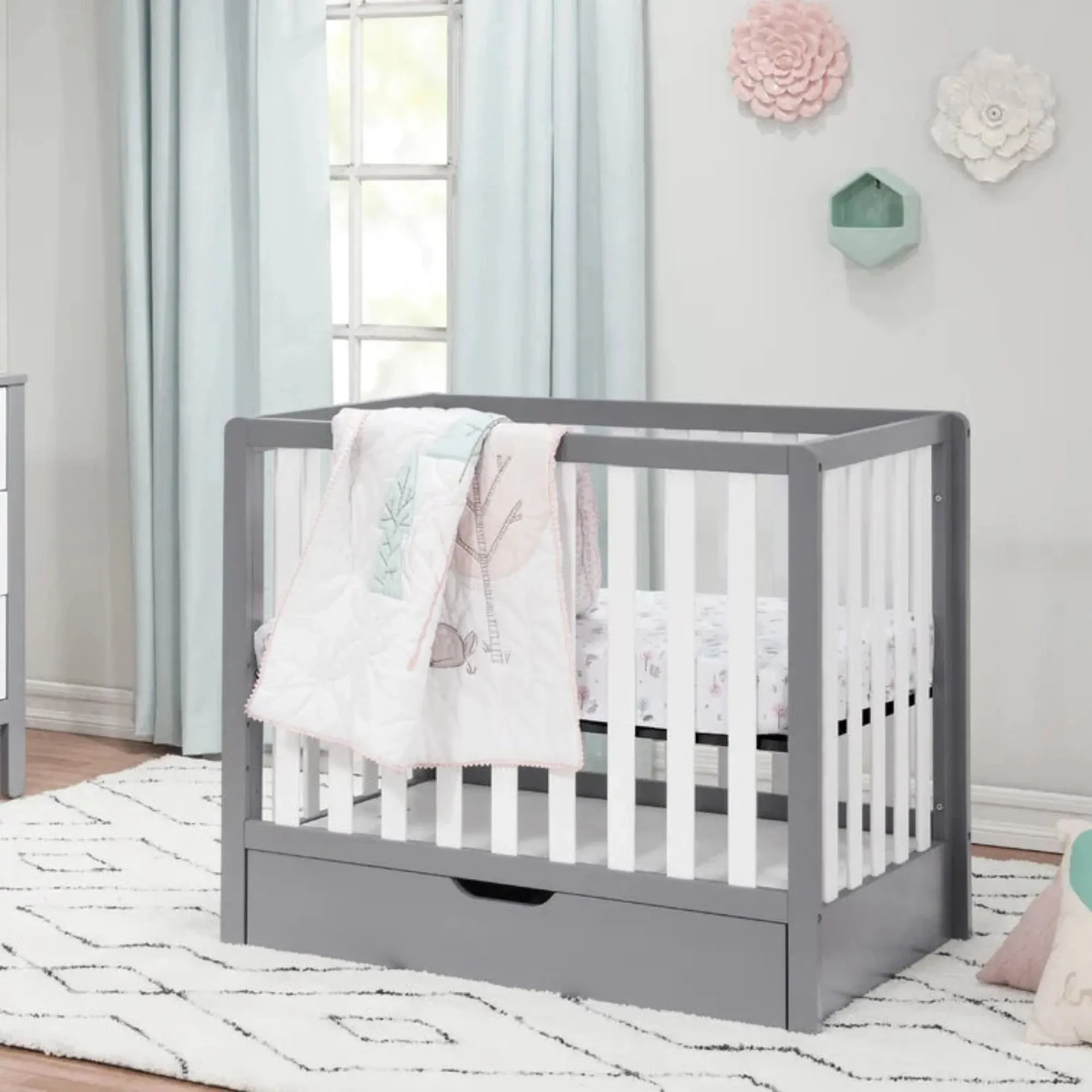 CARTERS by DAVINCI Colby 4-in-1 Convertible Mini Crib with Trundle