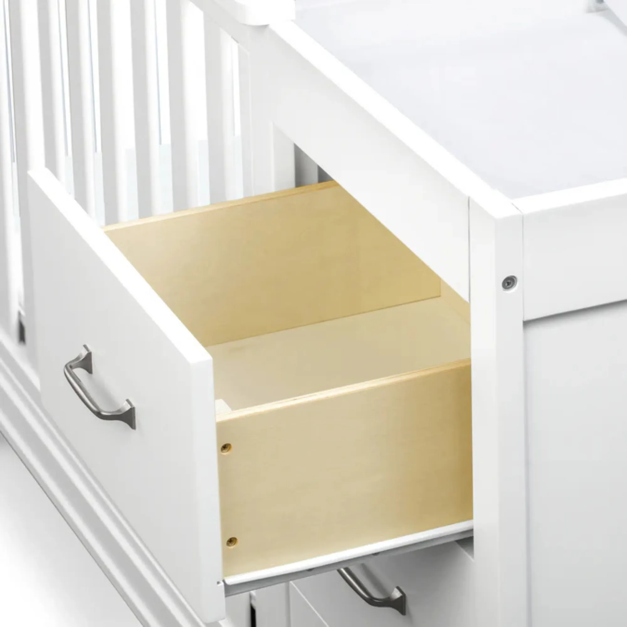 DAVINCI Charlie 4-in-1 Convertible Mini Crib & Changer
