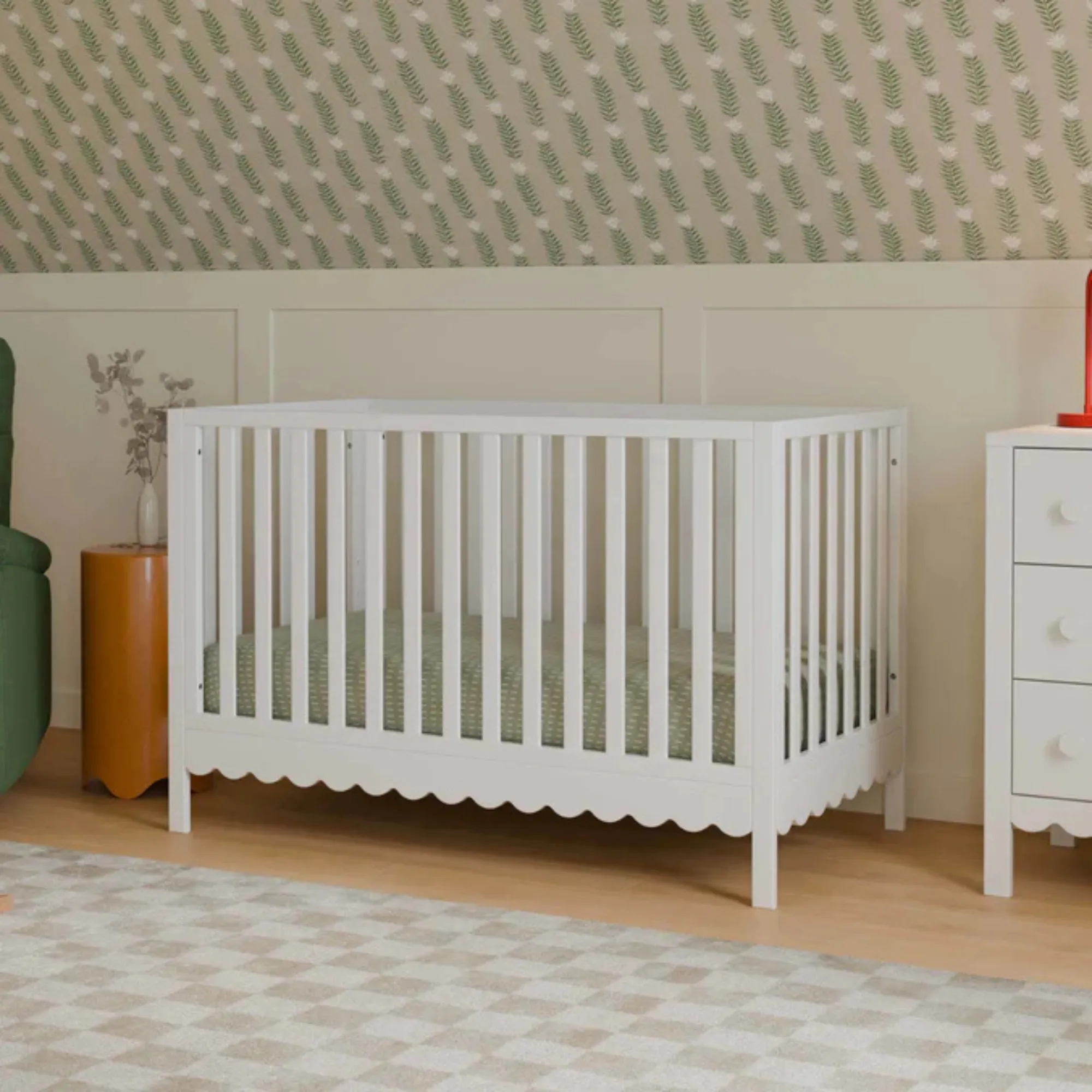 DAVINCI Sammy Scallop 4-in-1 Convertible Crib - White