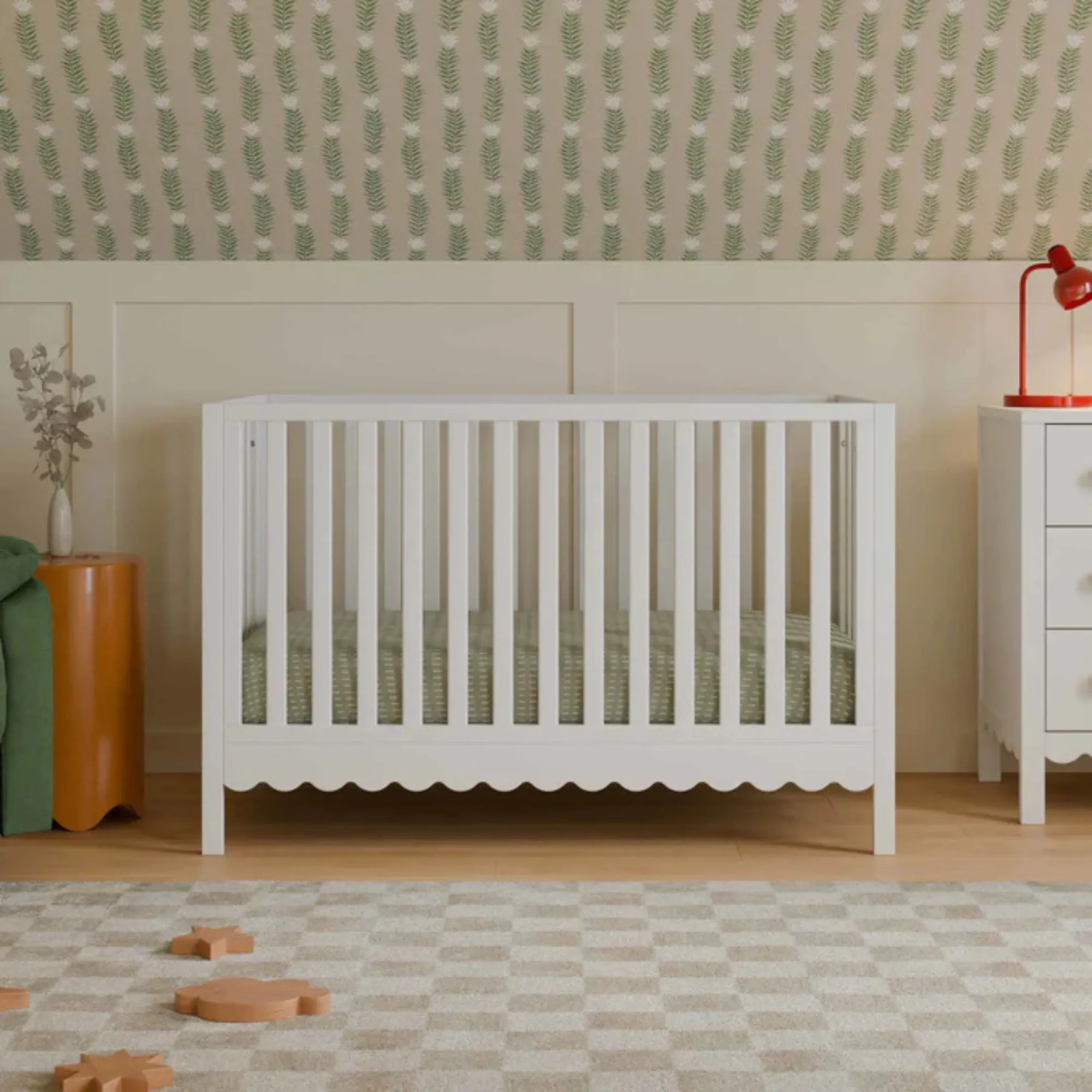 DAVINCI Sammy Scallop 4-in-1 Convertible Crib - White