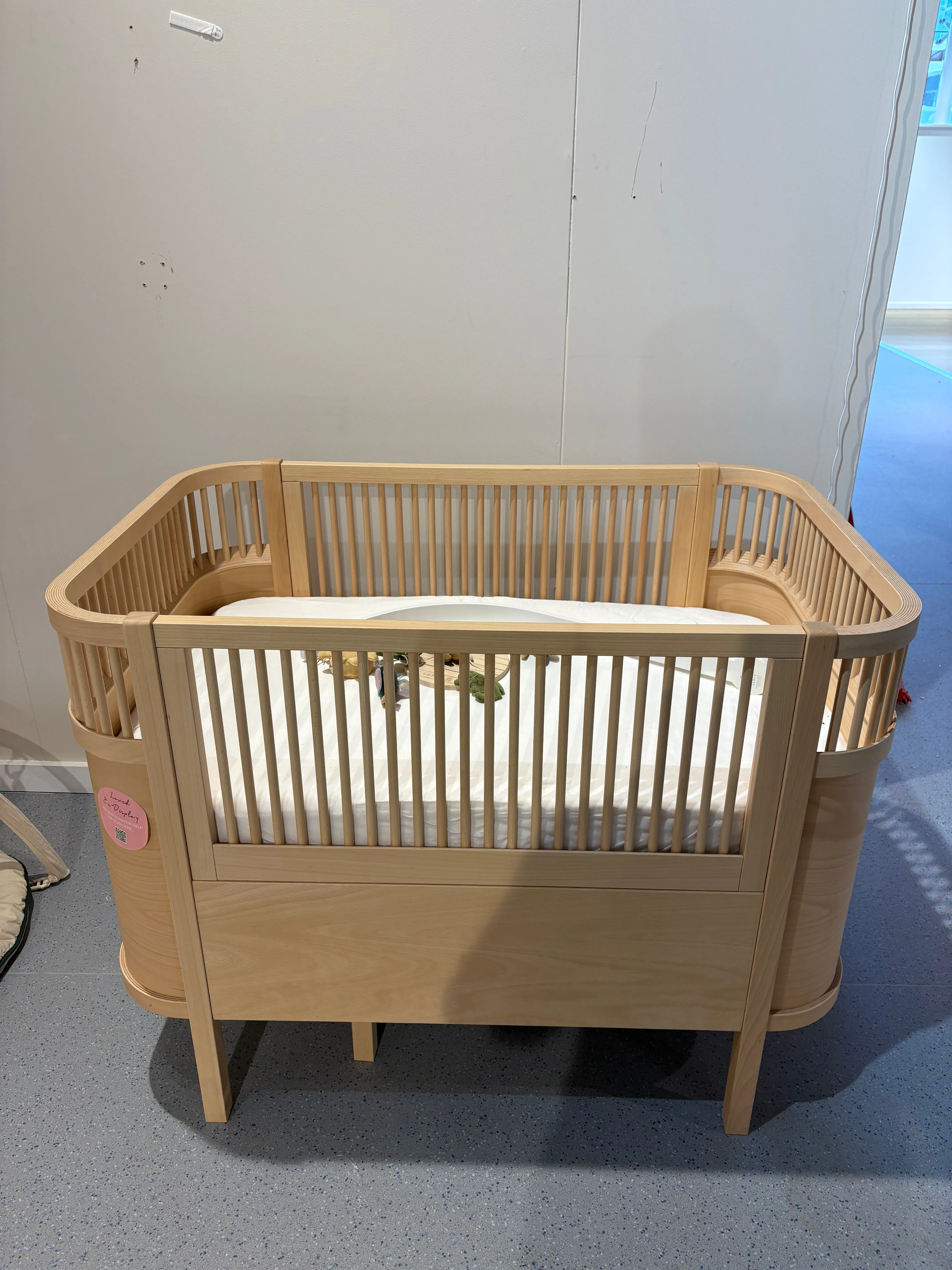 *Ex-Display* Sebra, Extendable Cot Bed Baby & Junior, Wooden   Mattress