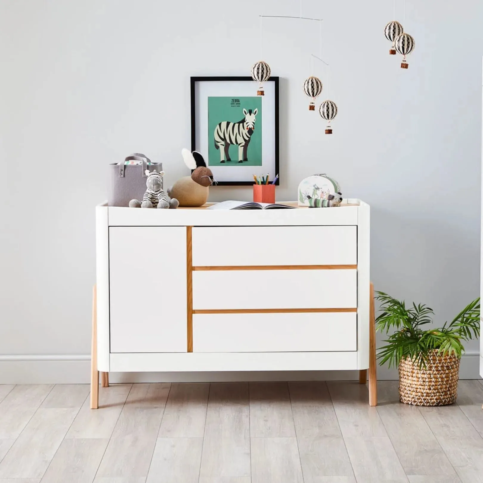 Gaia Baby, Hera Dresser