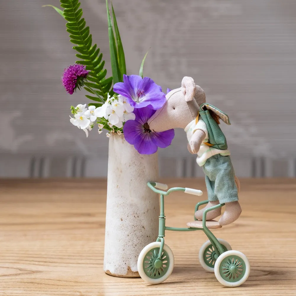 Maileg abri a  tricycle for mouse - green 2024