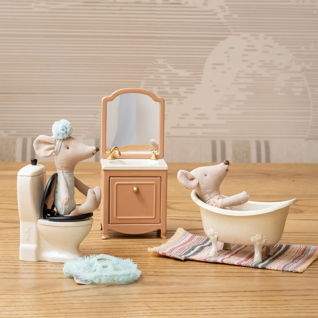 Maileg bathtub for mice