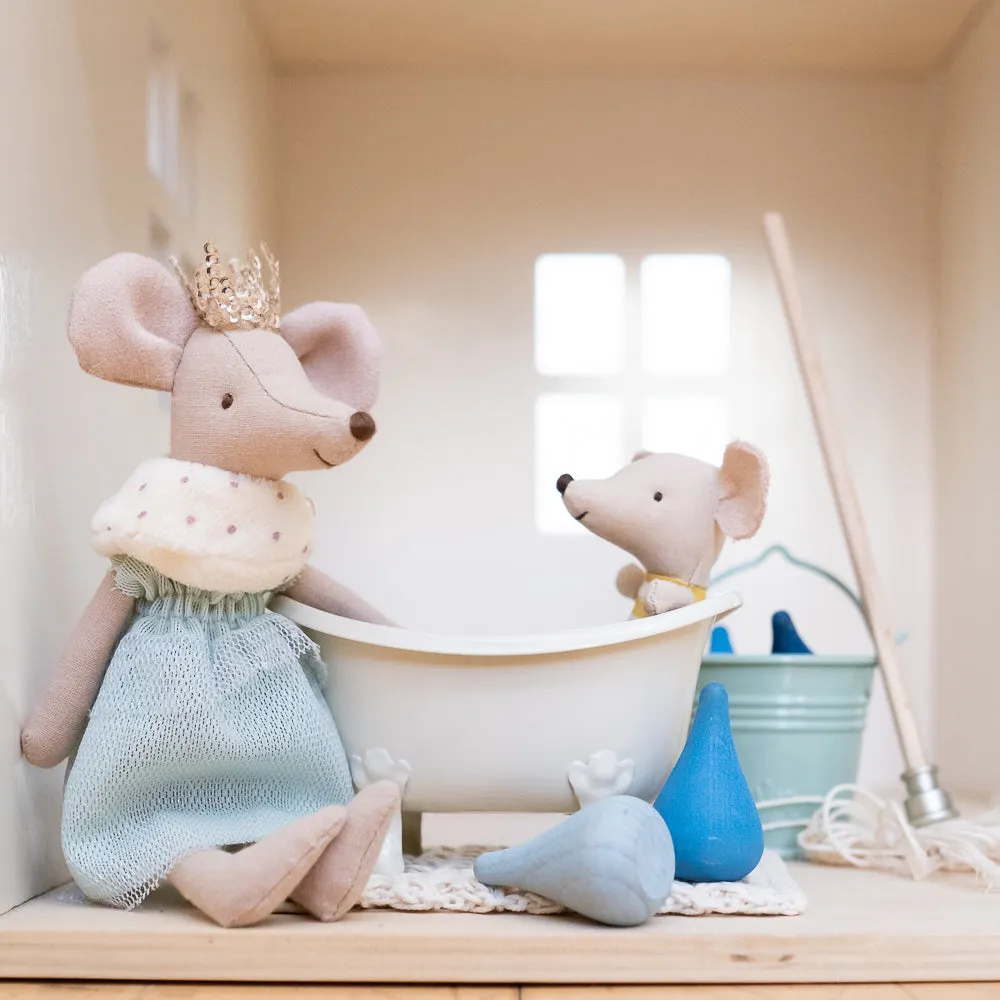 Maileg bathtub for mice
