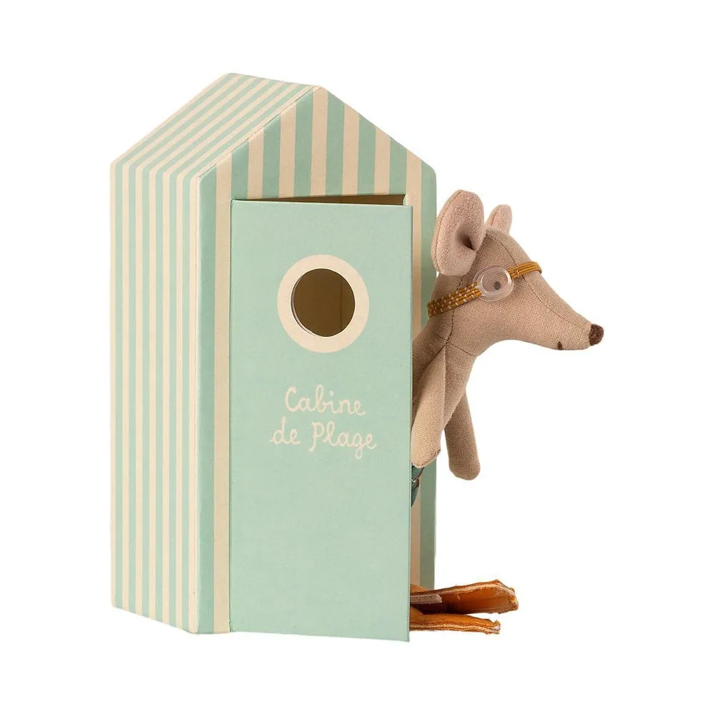 Maileg big brother beach mouse in cabin de plage