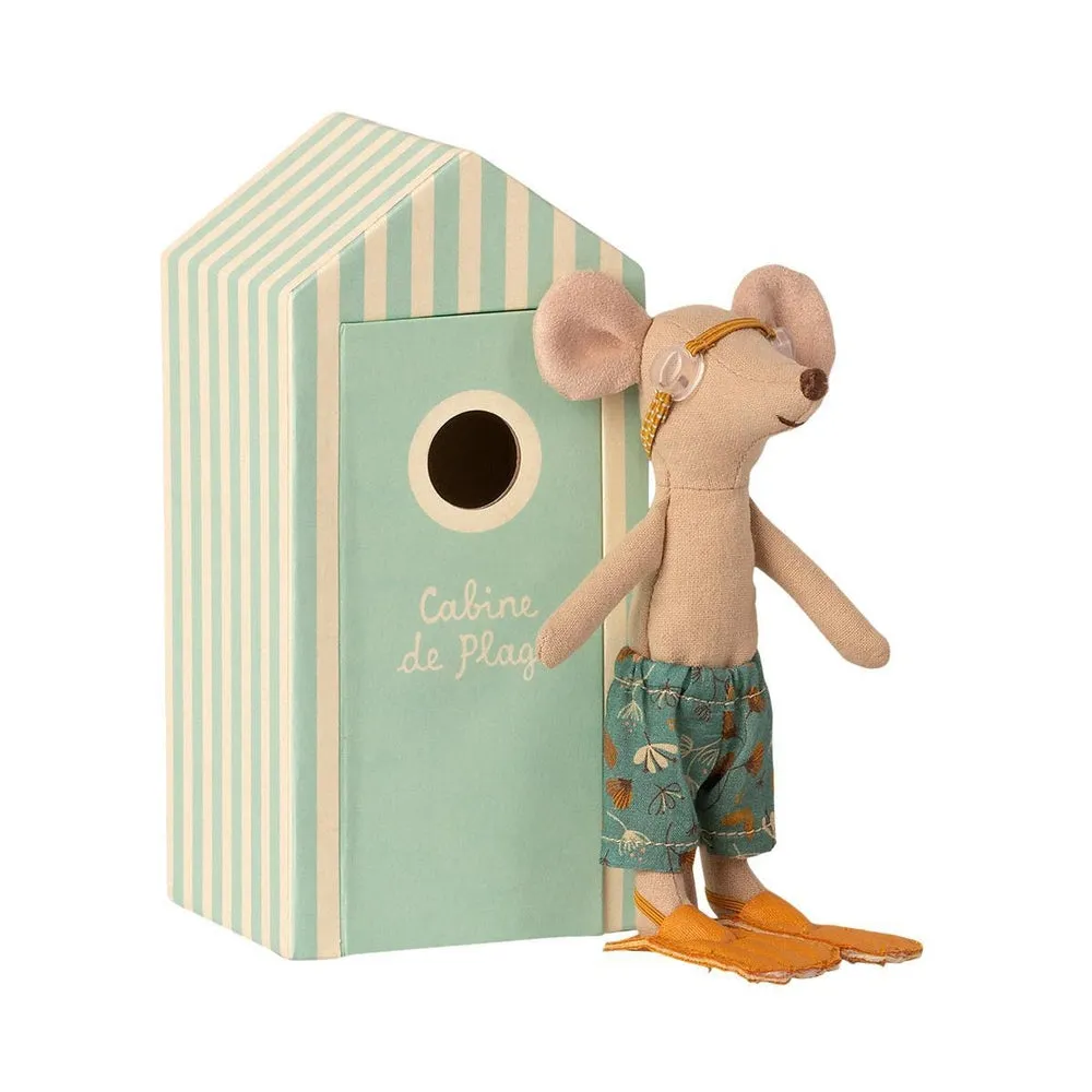 Maileg big brother beach mouse in cabin de plage