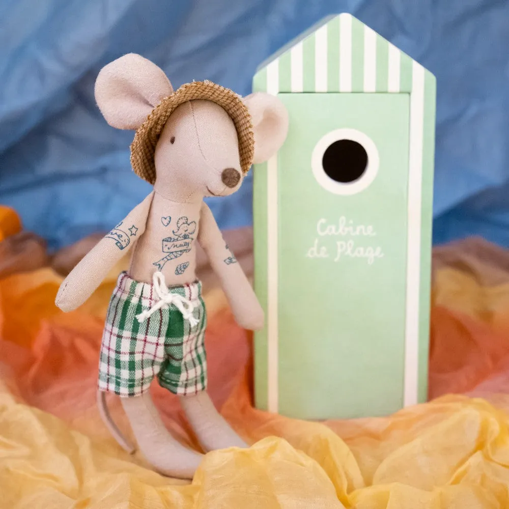 Maileg dad beach mouse in cabin de plage