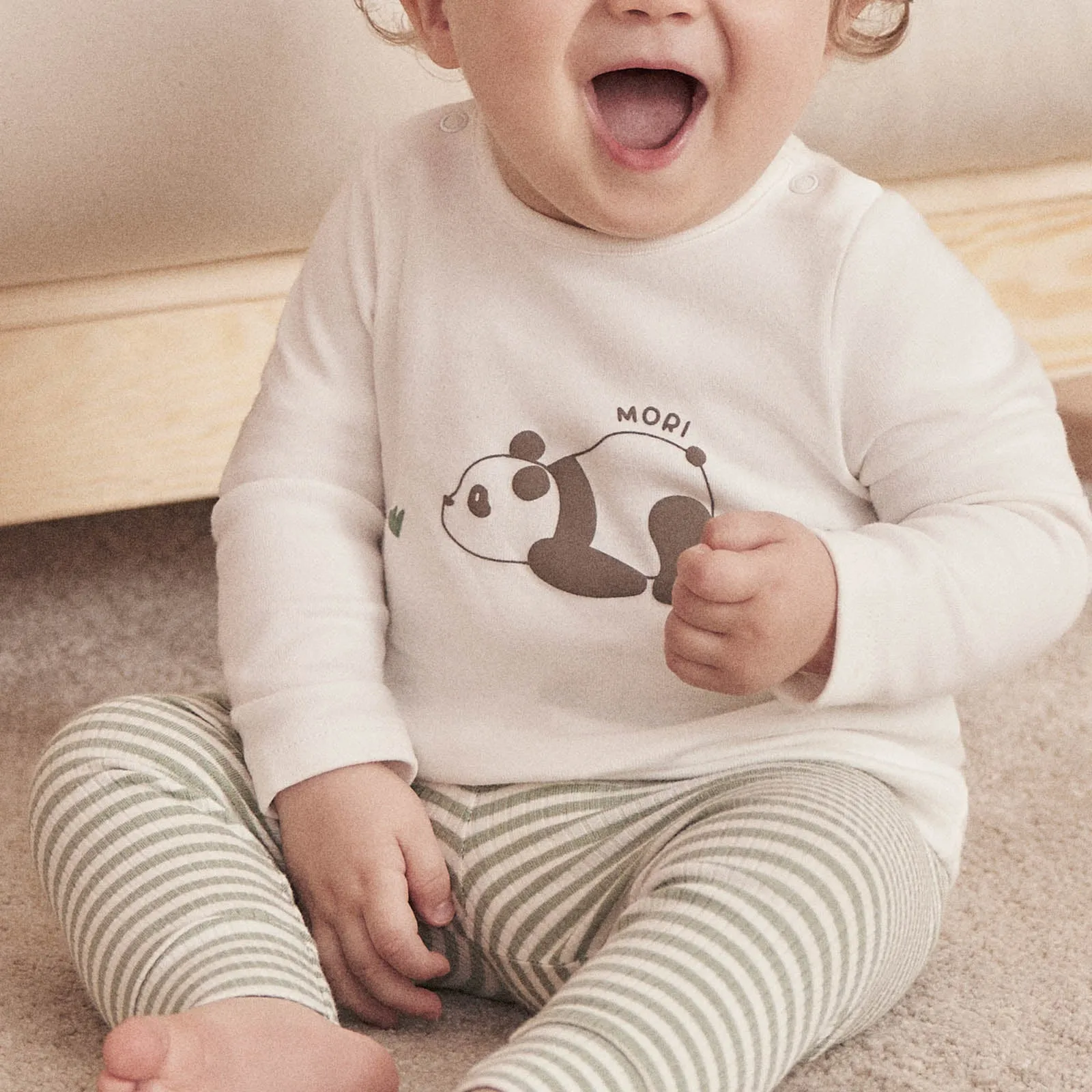 Panda T-Shirt & Leggings Outfit